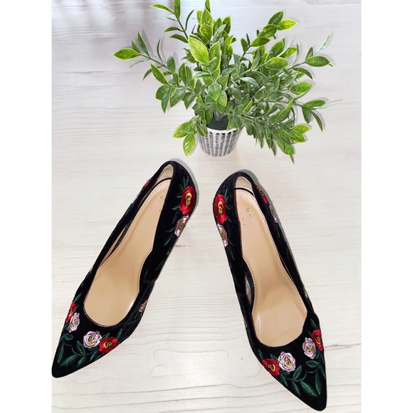 Floral Embroidered Heel - Picture 2 of 4